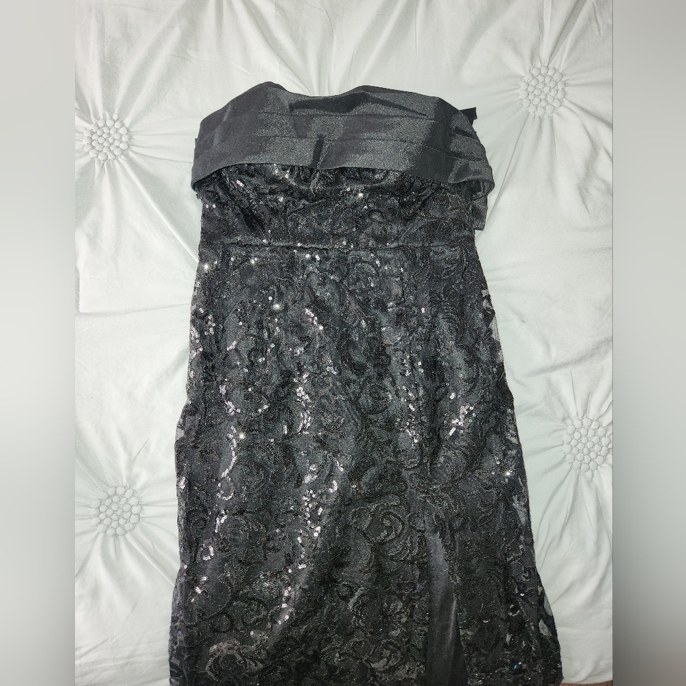 Black dress - Picture 6 of 7